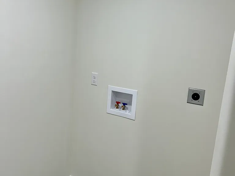 Washer/Dryer Hook Up