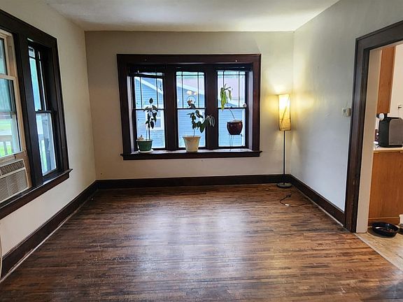 4th image of 875 Kellogg St