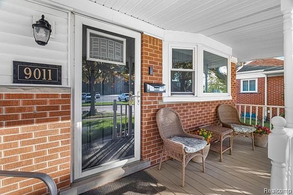 9011 Laurence Ave, photo 4