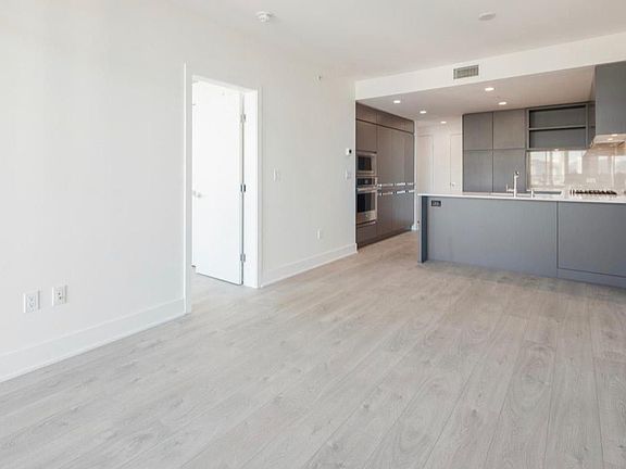 5th image of 450 Westview St #3101