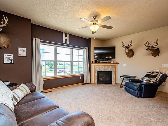 3rd image of 425 Glenmoor Pl