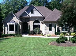 210 Twin Lakes Dr, Reidsville, NC 27320