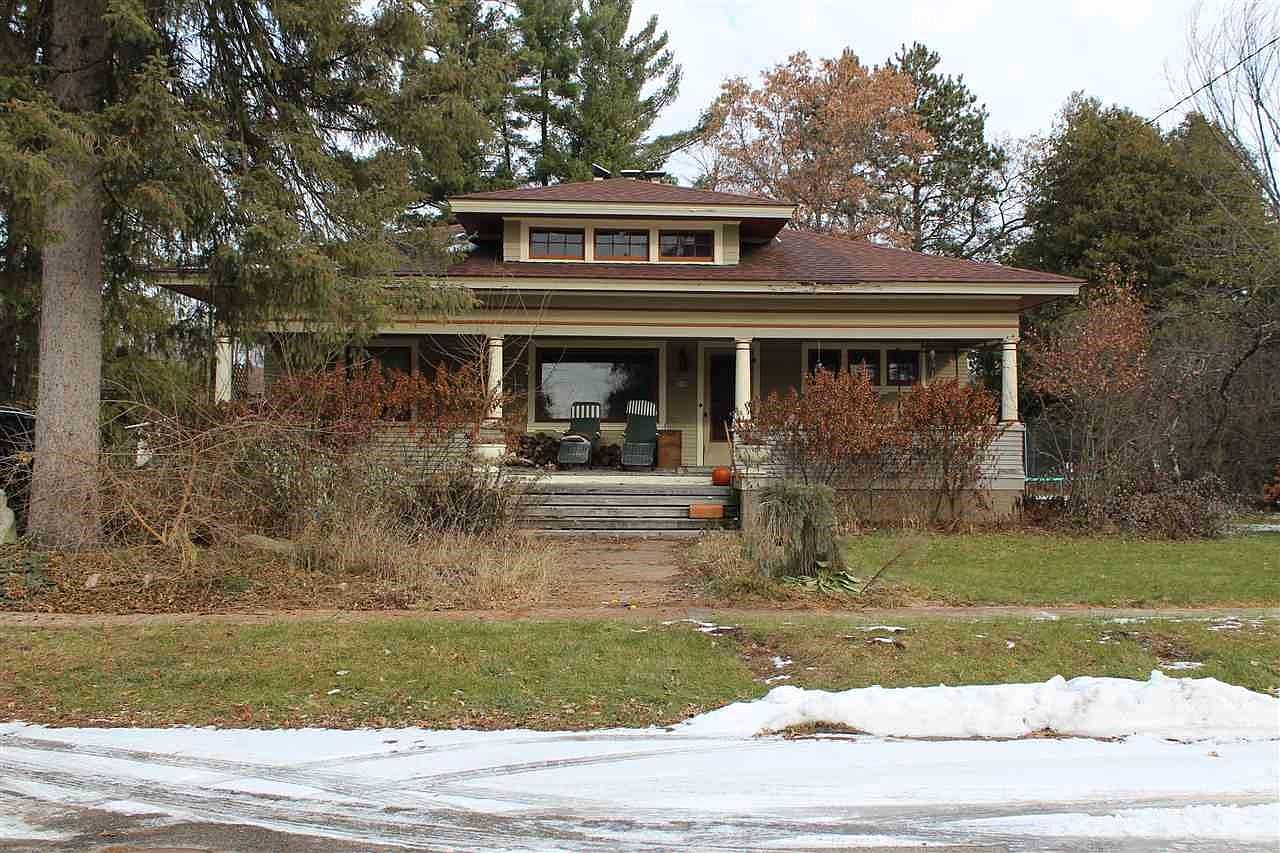 148 W Center St, Wautoma, WI 54982 Zillow