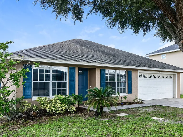 205 Madalyn Ct — Photo 3