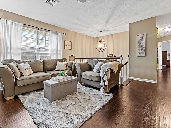 5th image of 168 E Hillview Dr