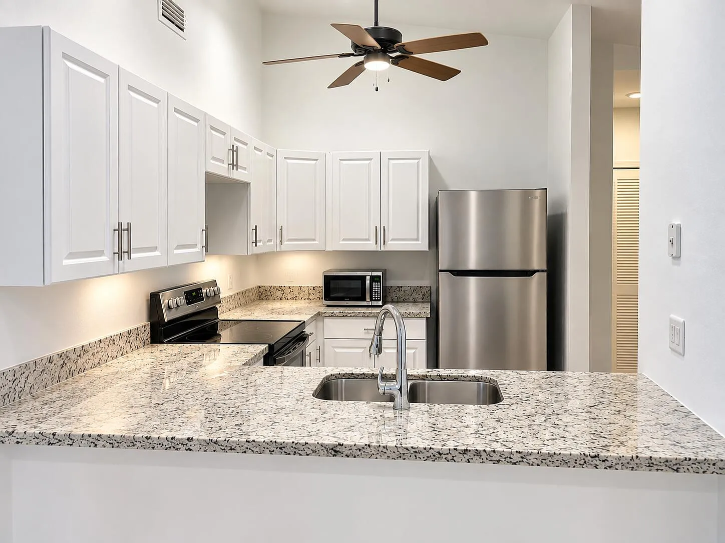 2 bed, 2.0 bath, 1169 sqft, $2,200 — Photo 2