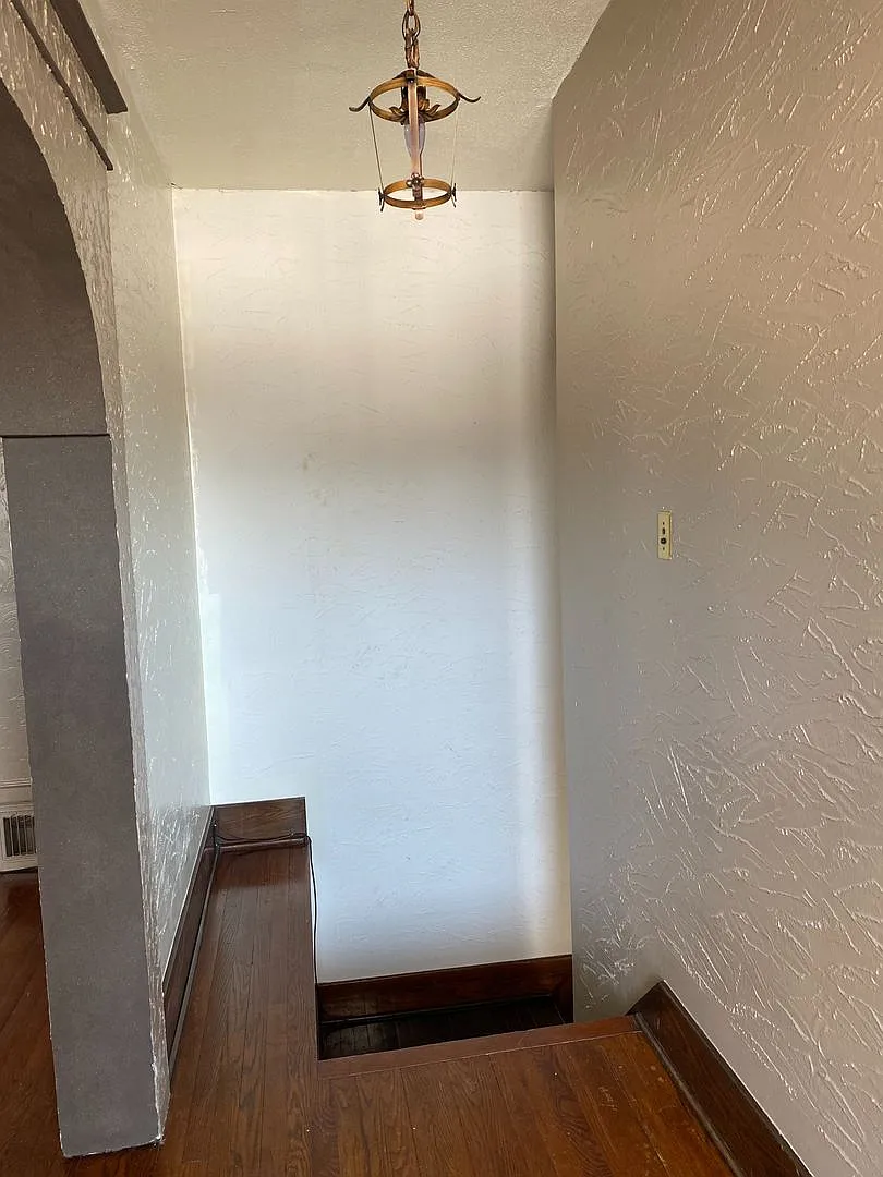 Three Bedroom 1/2 Duplex in Alton — Photo 2