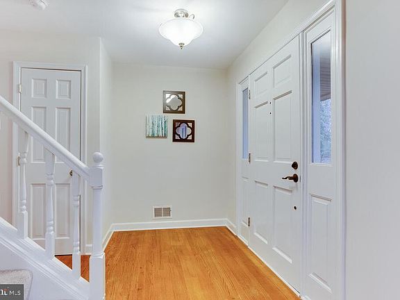 3rd image of 1253 Vintage Dr