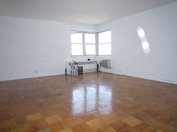 5th image of 194 W 4th St #18D