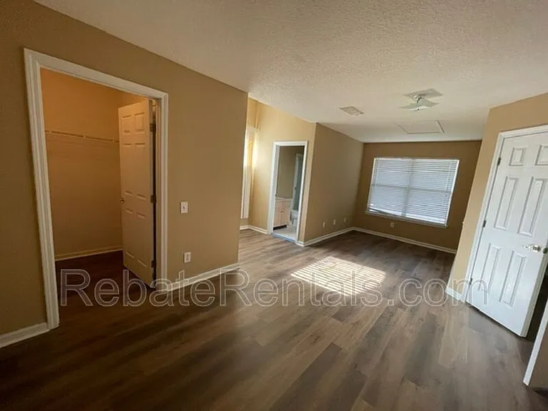 8907 Hampton Landing Dr E — Photo 45