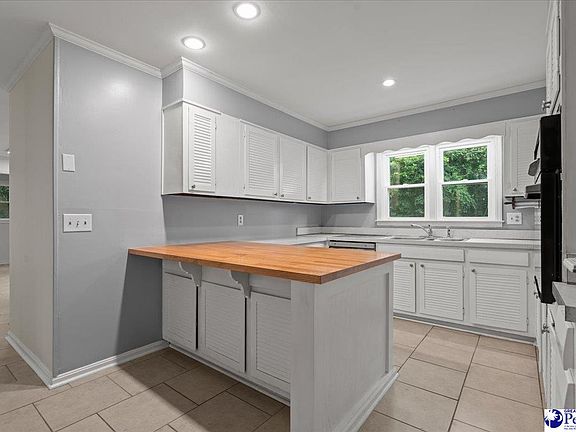 3rd image of 1611 Linden Dr