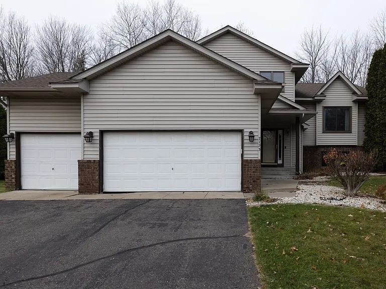 7123 Yorktown Ln N — Photo 18