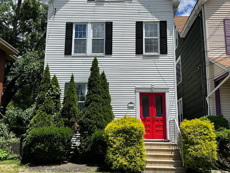 717 Savannah Ave #1 — Photo 1