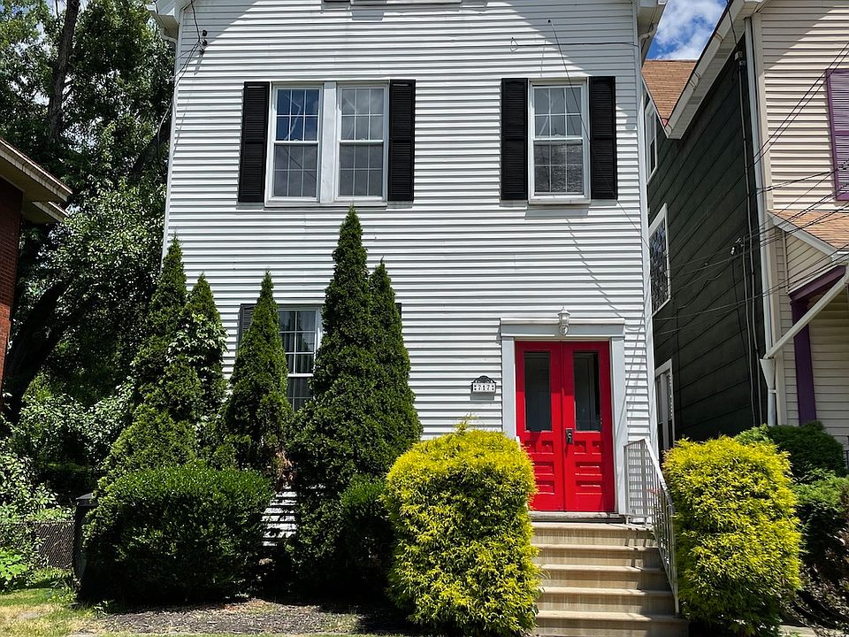 1st image of 717 Savannah Ave Floor 1