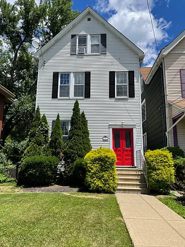 717 Savannah Ave #1 Photo 1