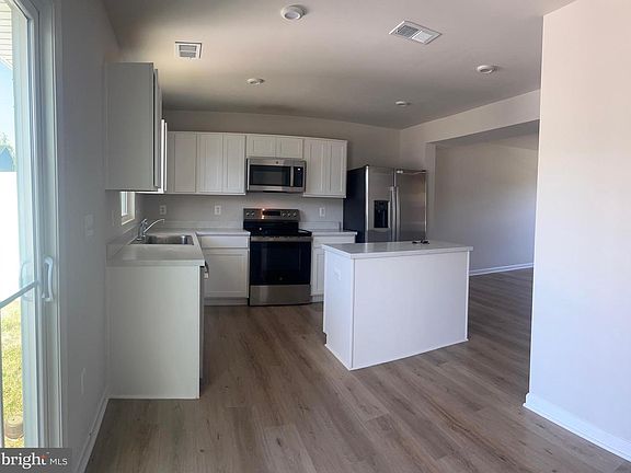 3rd image of 7265 Statesman Blvd