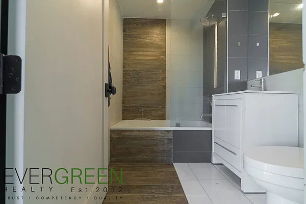 Rented by Evergreen Apartments BK | media 12