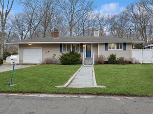 60 Homewood Dr, Hampton Bays, NY 11946