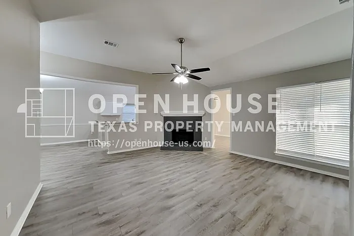 1115 Old Knoll Dr — Photo 4