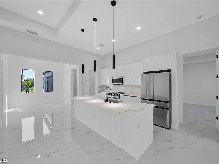 1426 NE 6th Ave — Photo 8