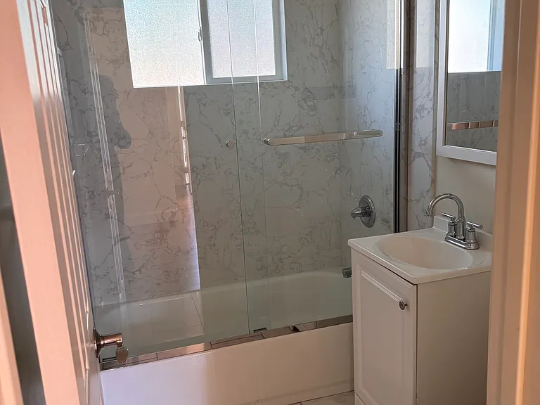 473 W Sunset Blvd — Photo 10