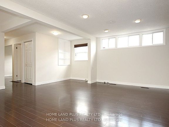 5th image of 189 Maplehurst Ave