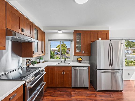 2nd image of 1020 Gull Ave