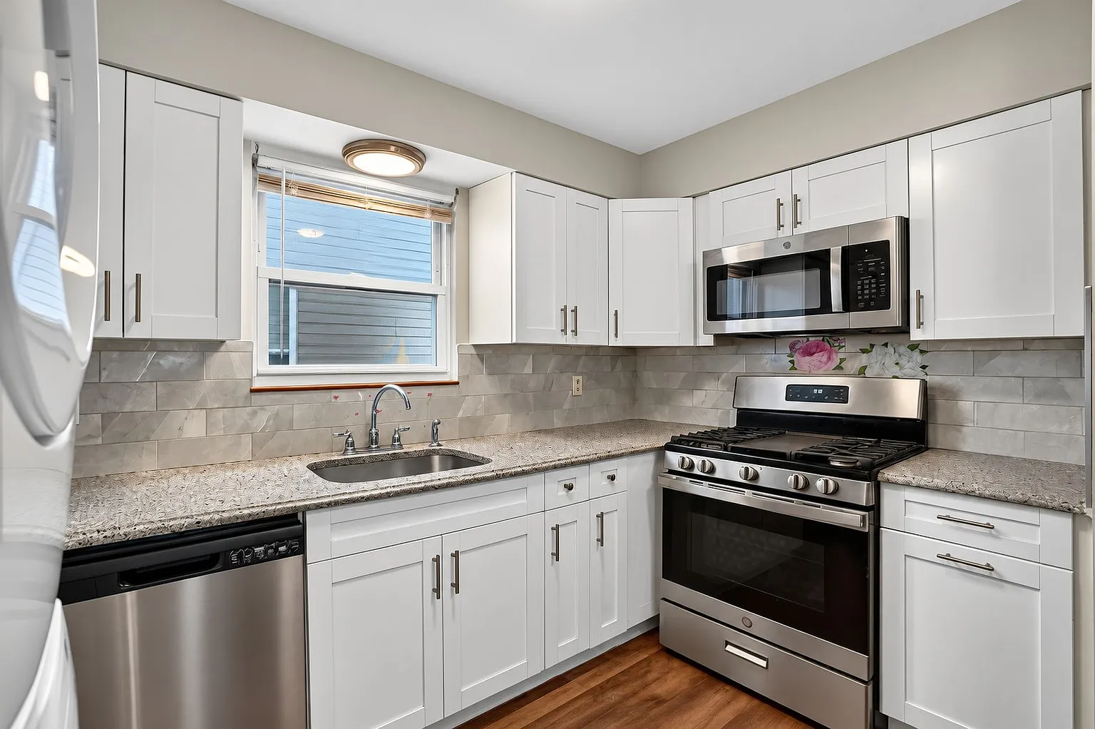 921 Jackson Ave — Photo 4