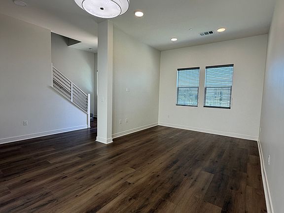 5th image of 1260 E Thompson Blvd #106