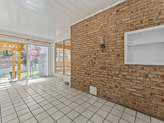 5th image of 1055 Inverness Rd