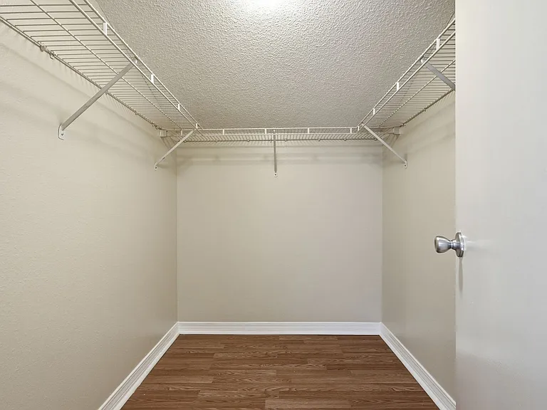 1807 Whispering Oaks Ln — Photo 23