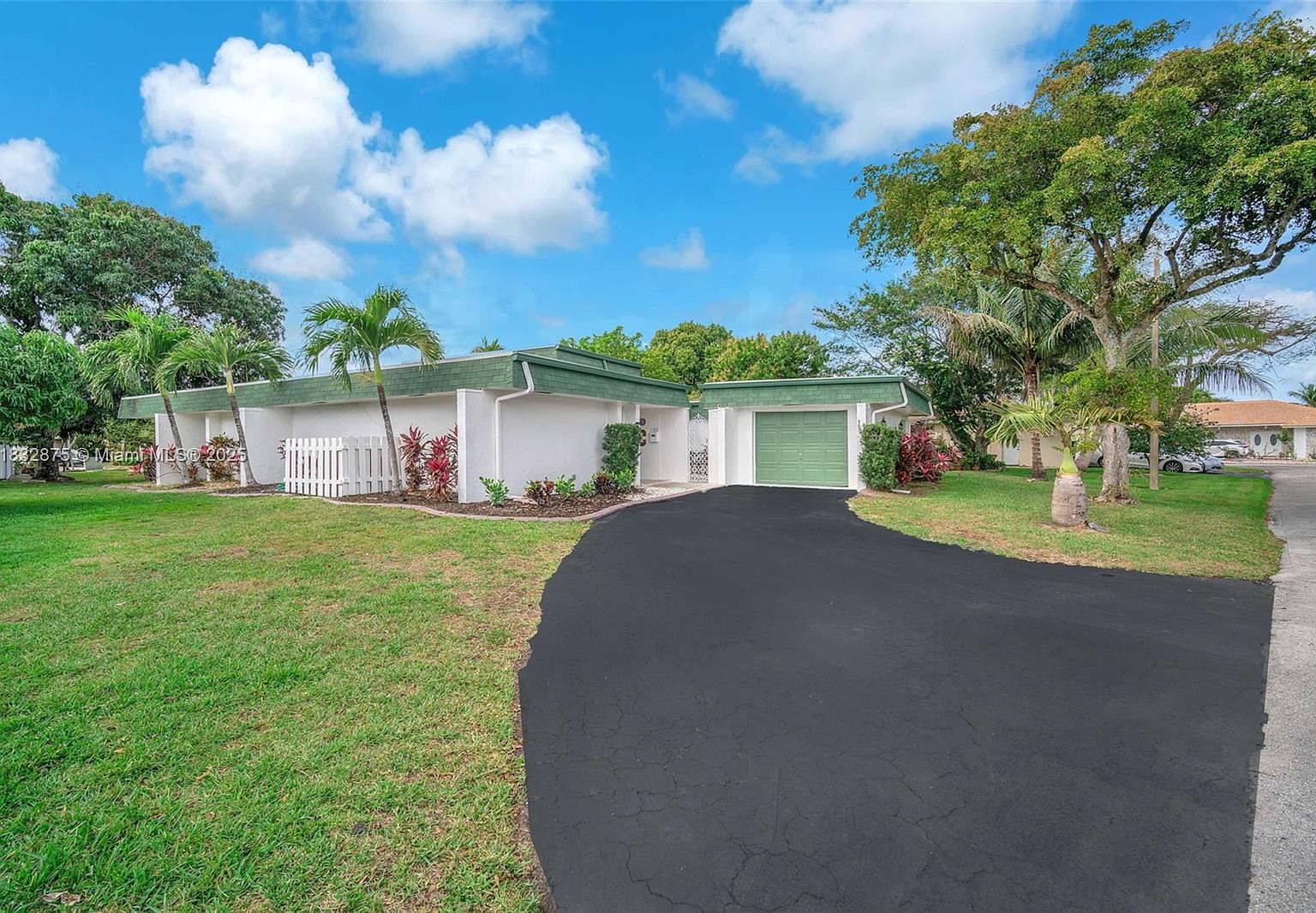 5820 Australian Pine Dr