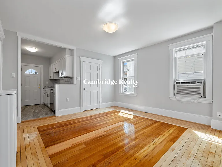 16 Windsor Rd #1T — Photo 2