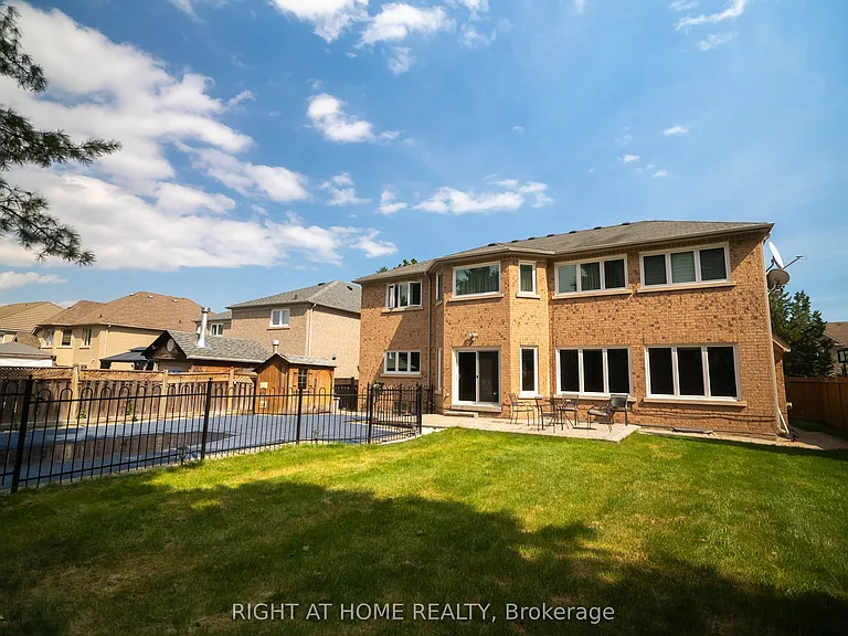 2427 Erin Centre Blvd — Photo 37
