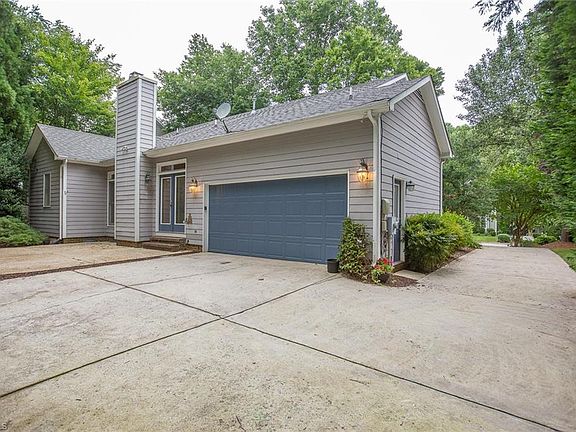 3rd image of 2409 Beaconwood Dr