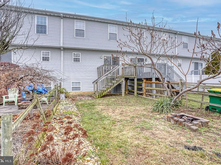 407 Champs Ln — Photo 34