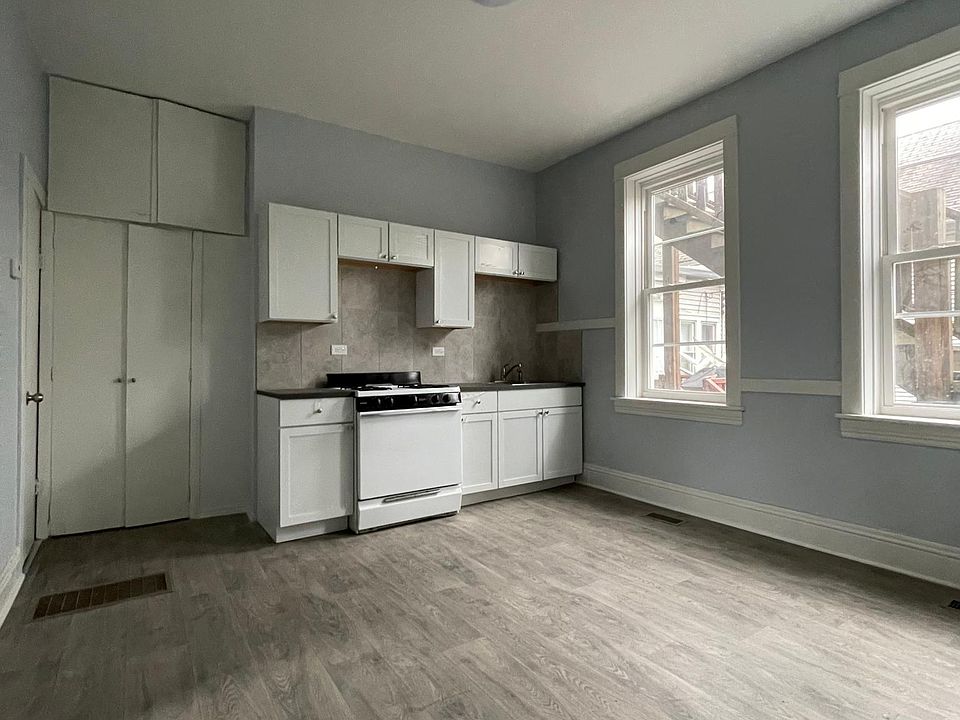1st image of 8616 S Escanaba Ave APT 1R