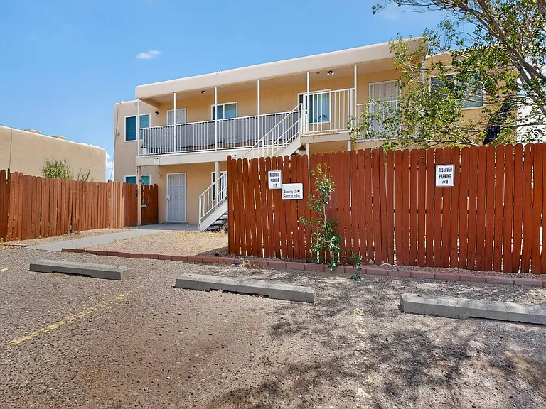 225 Hanosh Ct SE #3 — Photo 3