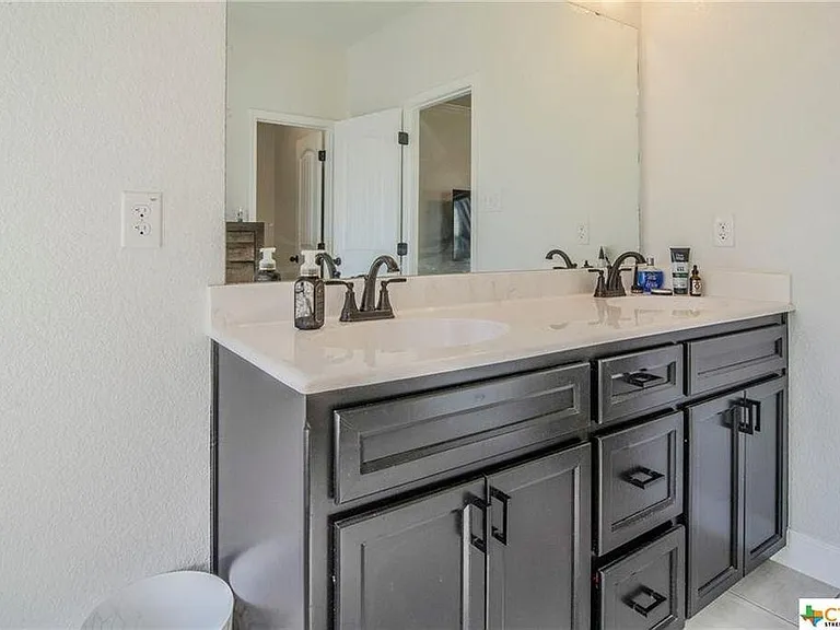 7917 McCullough Loop — Photo 5