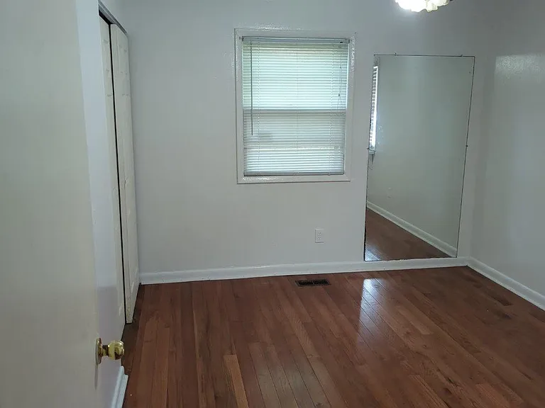 406 Lloyd St — Photo 4
