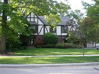 16912 Edgewater Dr photo 1