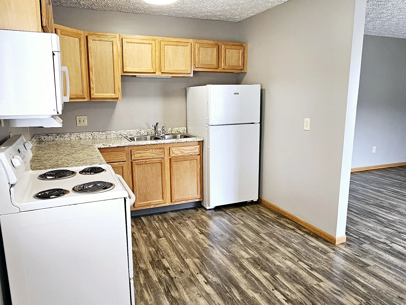 Wesley Court Apartments — Photo 2