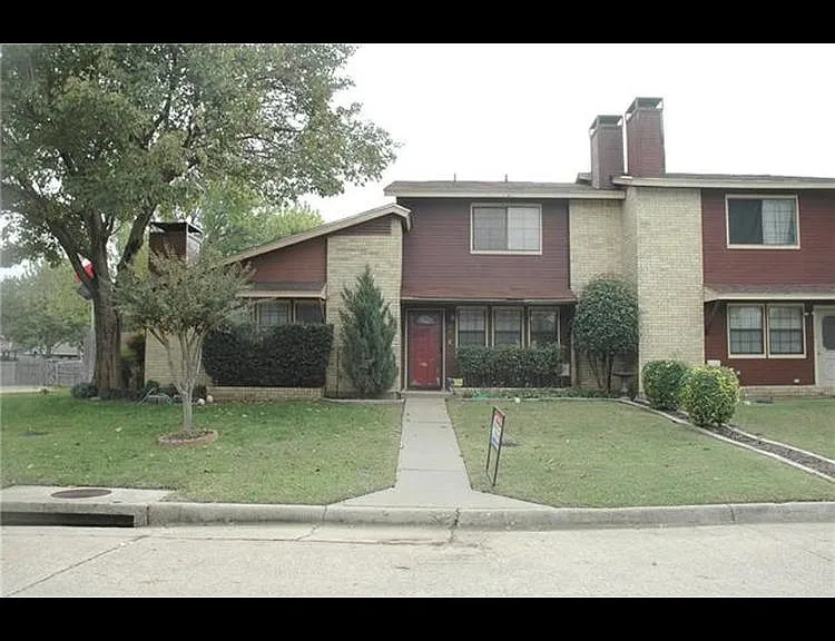 1128 Kathy Ln — Photo 1