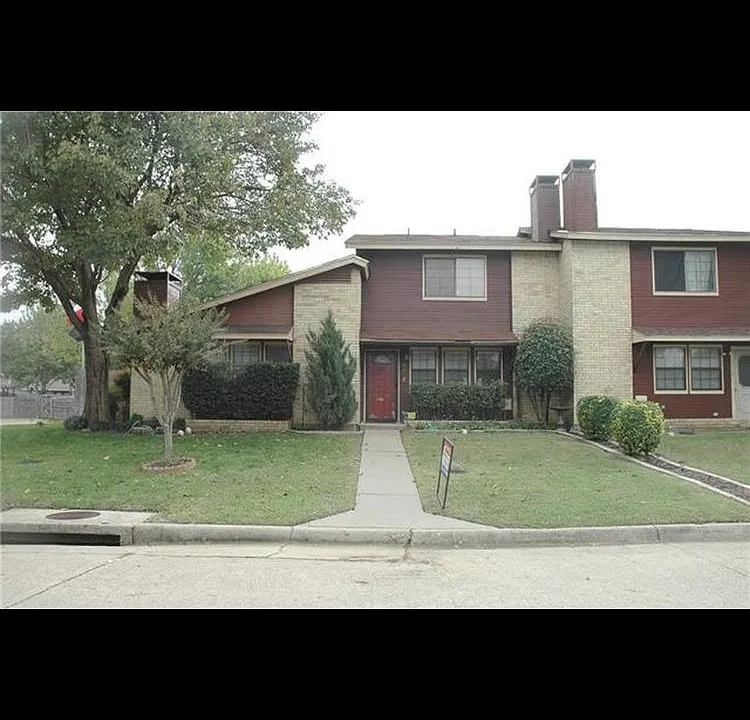 1128 Kathy Ln