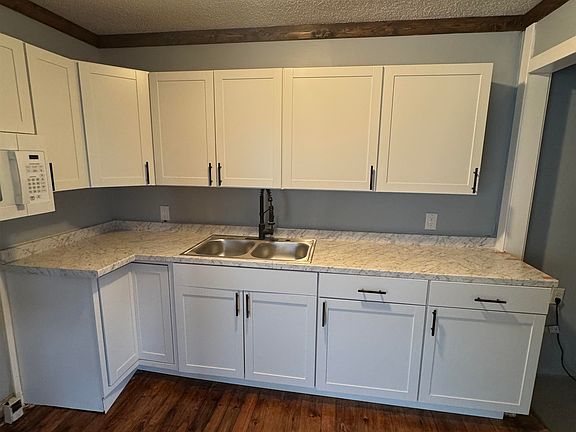 2nd image of 3508 Oakwood Blvd