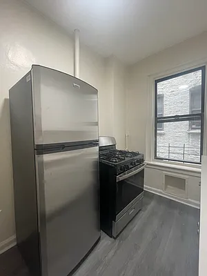 Rented by Peter R. Hungerford, LREB | media 4