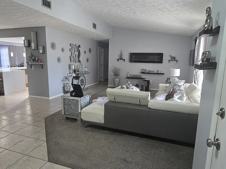 1116 SE Menores Ave — Photo 9
