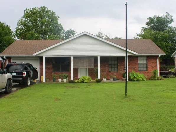 1932 Green Meadows Dr, McAlester, OK 74501