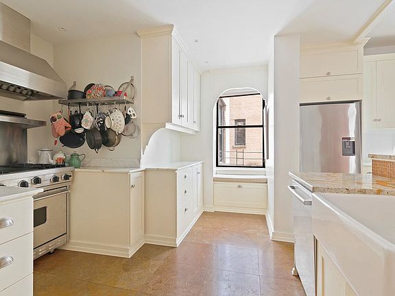 4th image of 50 Plaza St E APT 2B