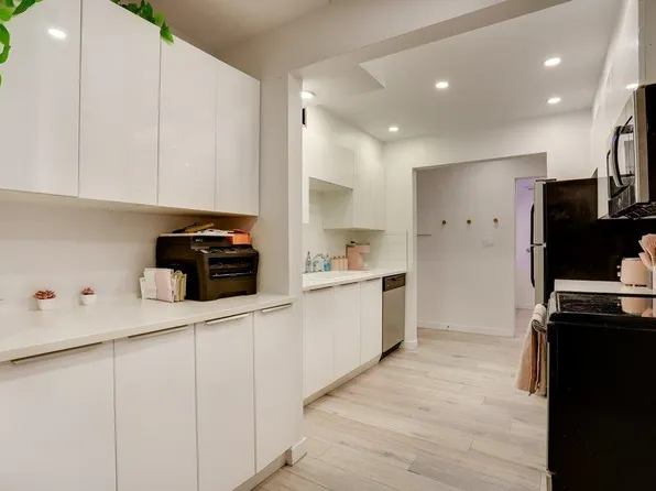 1544 Fir St #105, White Rock, BC V4B 4B7